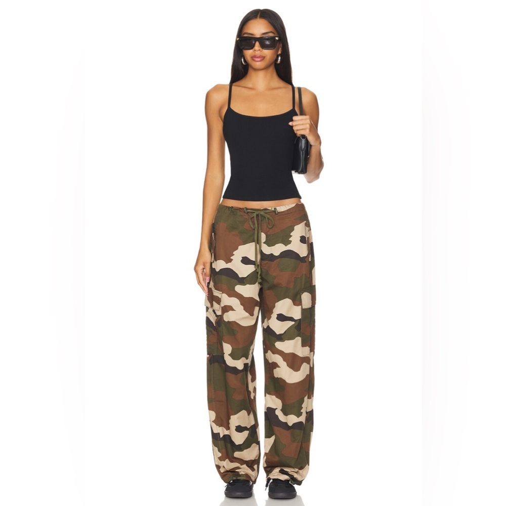 Good American Women's wide leg parachute Cargo Pants in fatigue. Size XS NWT